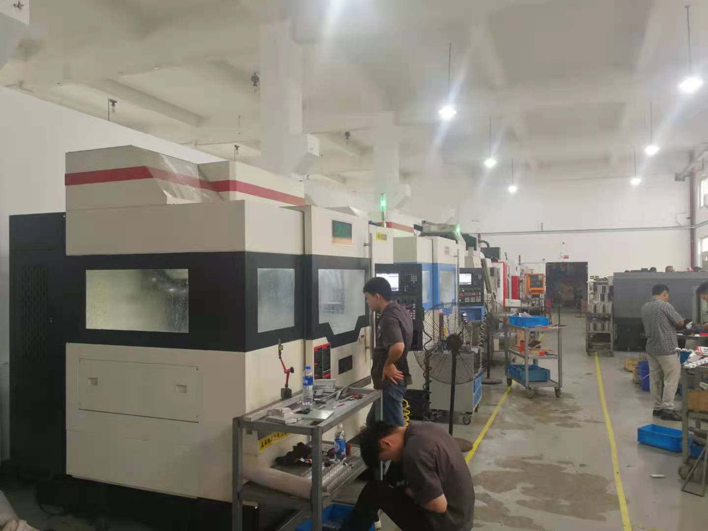 Rete di macchine CNC e test di acquisizione dati nelle fabbriche intelligenti